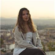 Estudiante, con ganas de enseñar y entretener. Podría enseñar hasta primaria y la ESO.